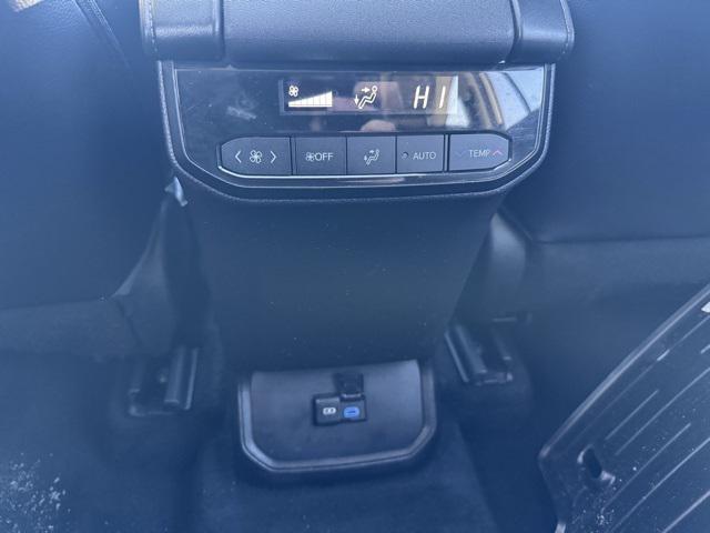 used 2022 Toyota Highlander car, priced at $35,999