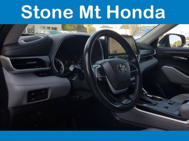 used 2023 Toyota Highlander car, priced at $34,052