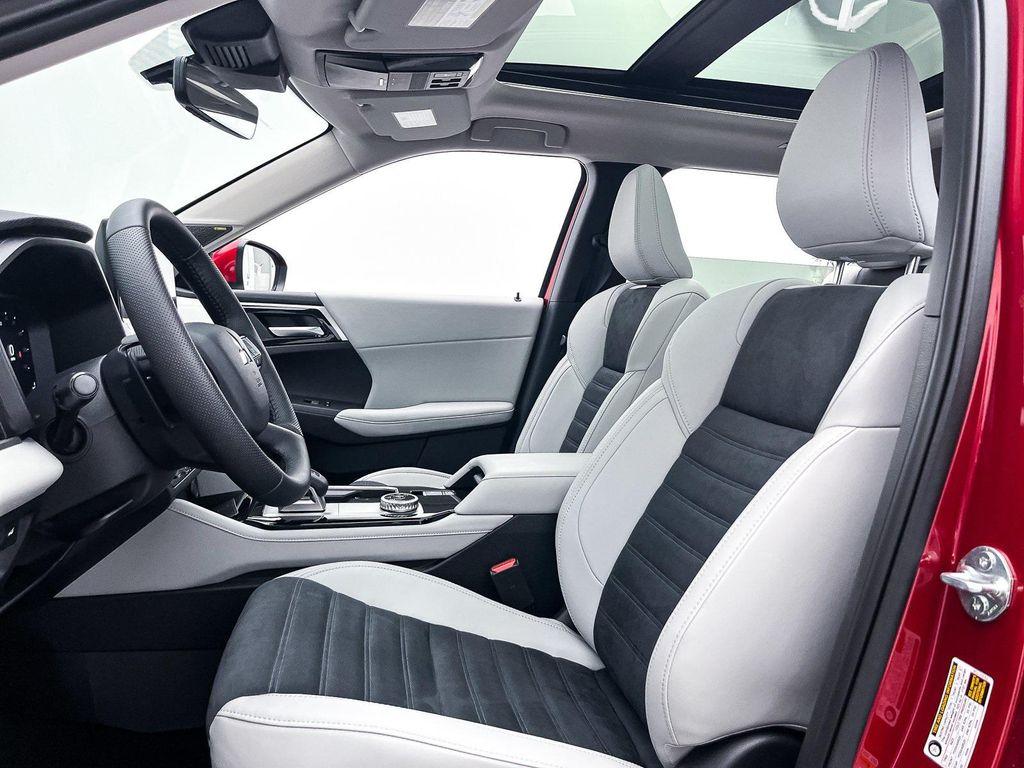 new 2025 Mitsubishi Outlander car, priced at $35,843