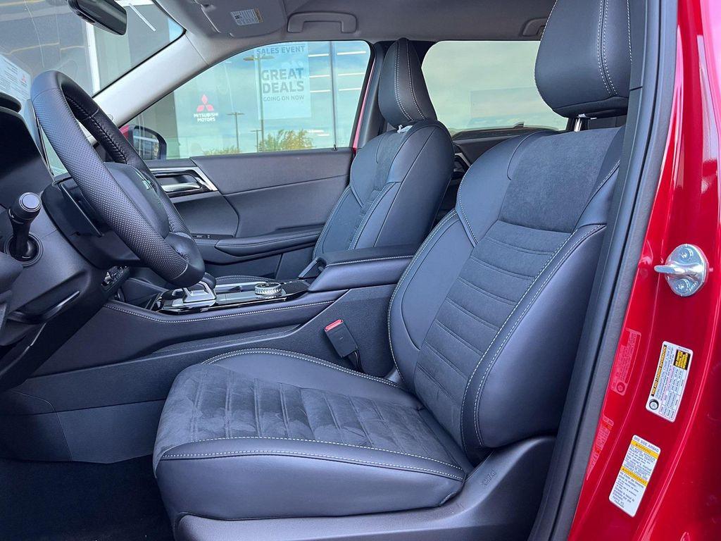 new 2025 Mitsubishi Outlander car, priced at $32,936