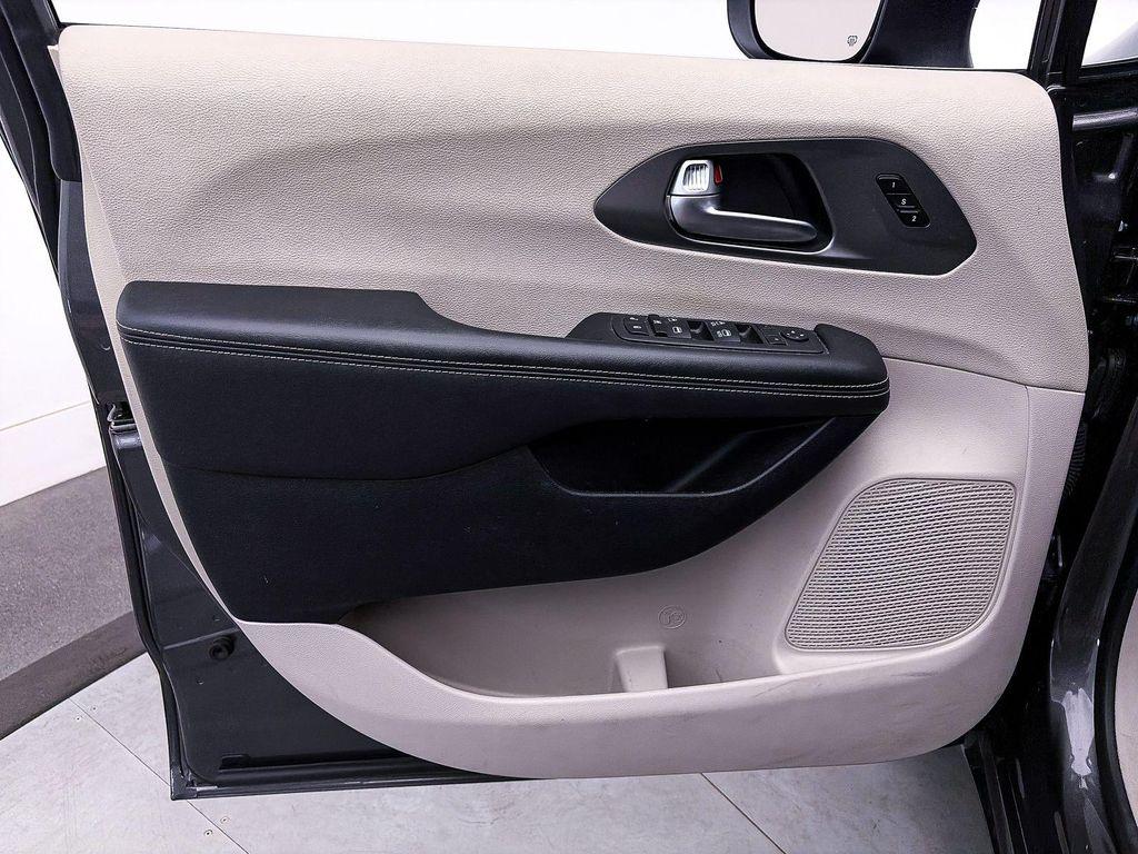used 2023 Chrysler Pacifica car, priced at $29,592