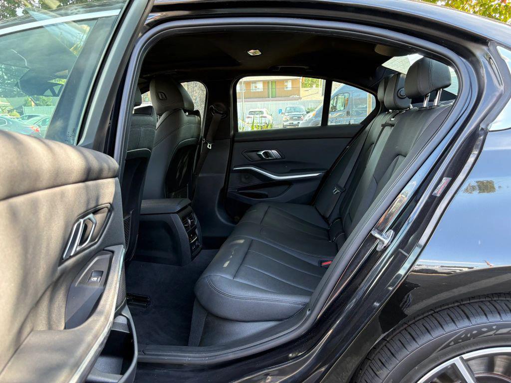 BMW 3 Series view 11