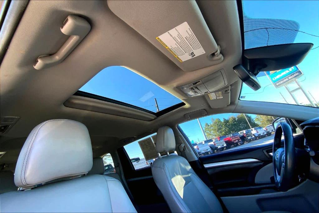 used 2019 Toyota Highlander car, priced at $22,394