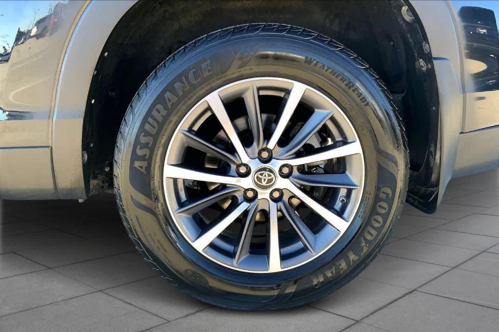 used 2019 Toyota Highlander car, priced at $22,394