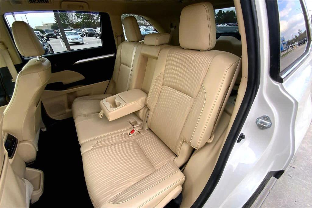 used 2015 Toyota Highlander car, priced at $15,592