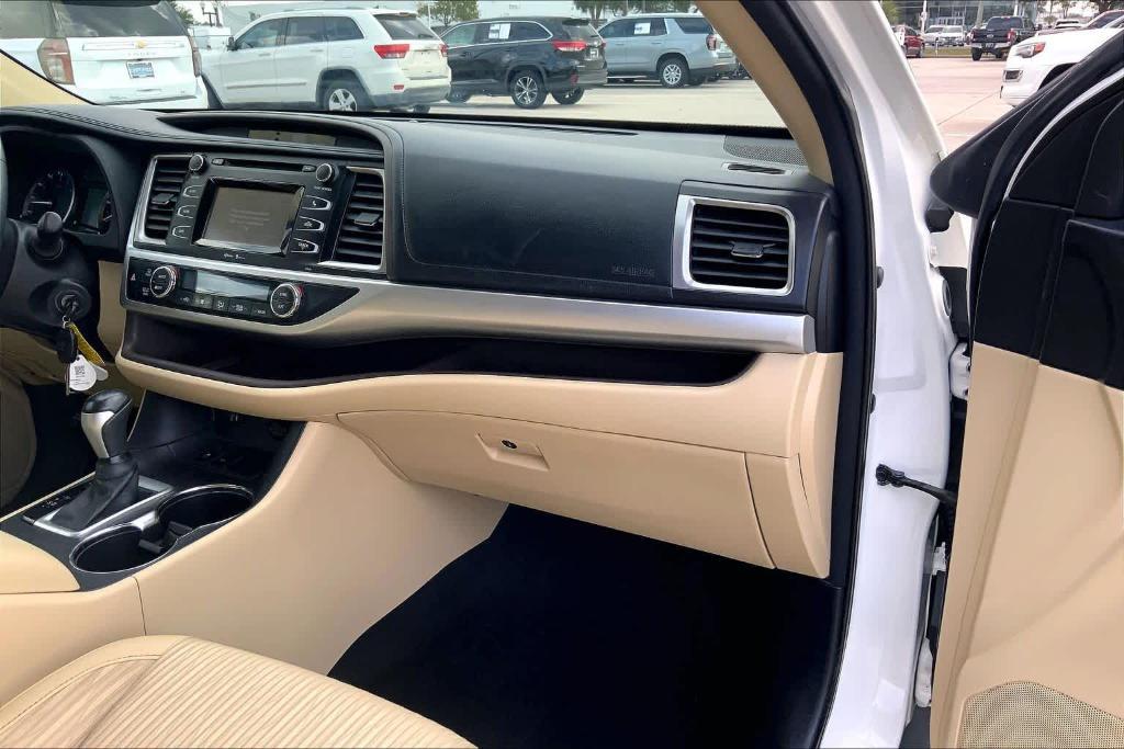 used 2015 Toyota Highlander car, priced at $15,592