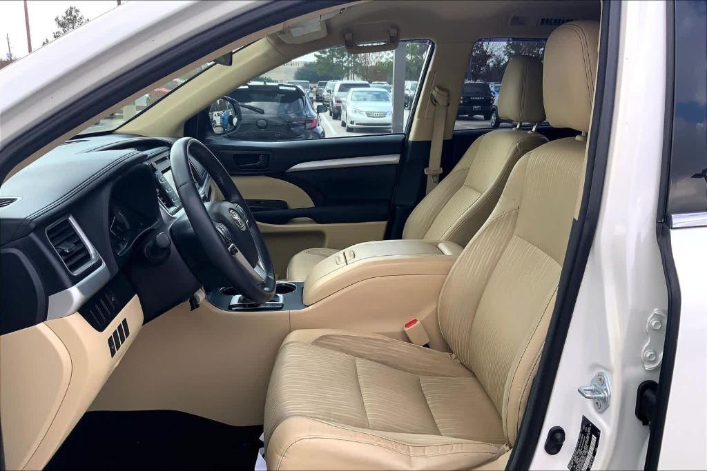 used 2015 Toyota Highlander car, priced at $15,592