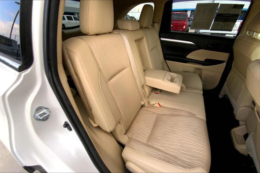 used 2015 Toyota Highlander car, priced at $15,592