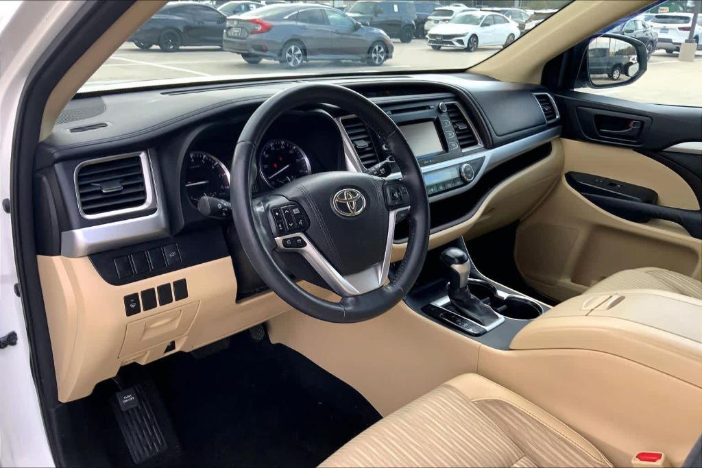 used 2015 Toyota Highlander car, priced at $15,592