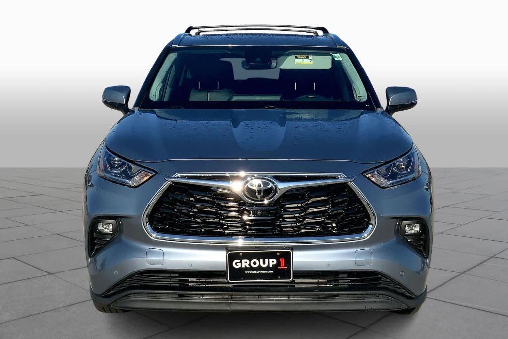 used 2021 Toyota Highlander car, priced at $29,935
