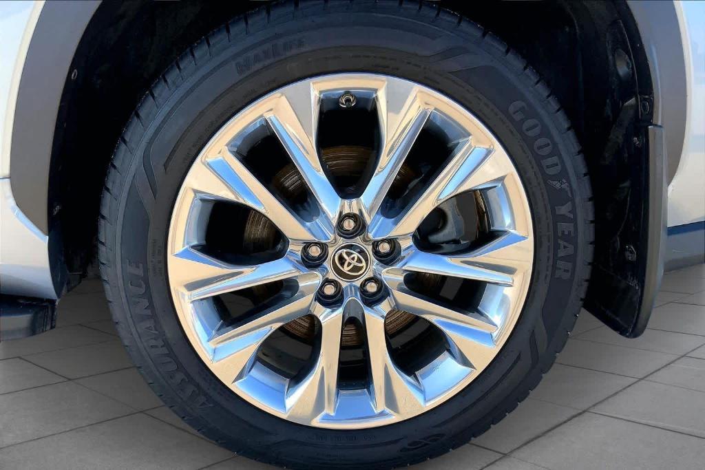 used 2021 Toyota Highlander car, priced at $29,935