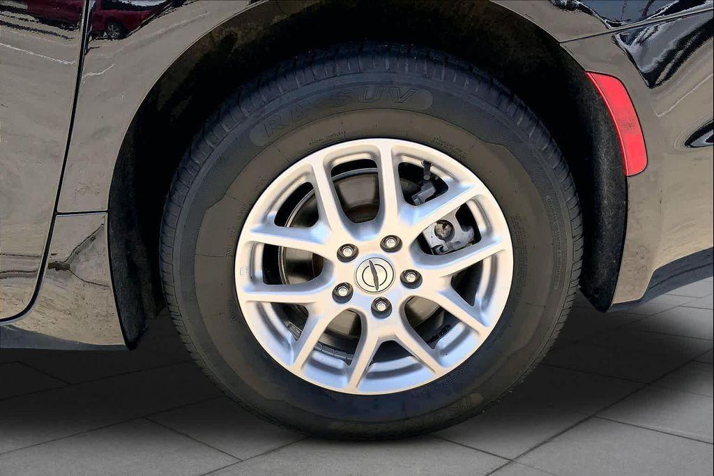 used 2024 Chrysler Pacifica car, priced at $23,300
