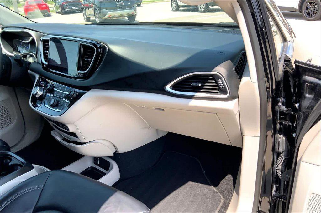 used 2024 Chrysler Pacifica car, priced at $23,300