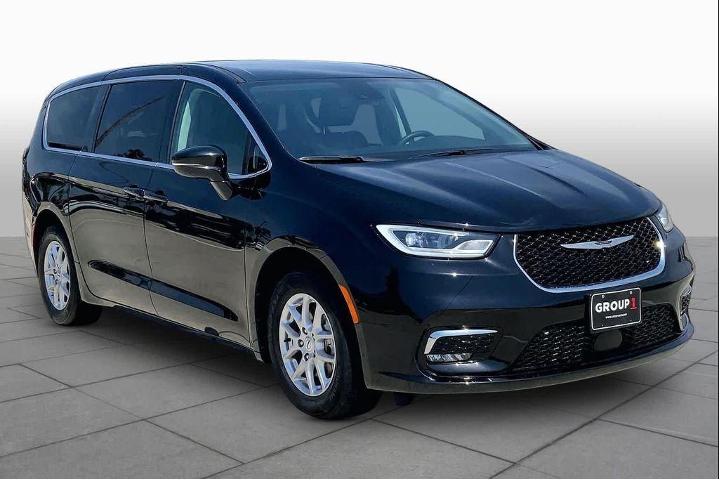 used 2024 Chrysler Pacifica car, priced at $23,300