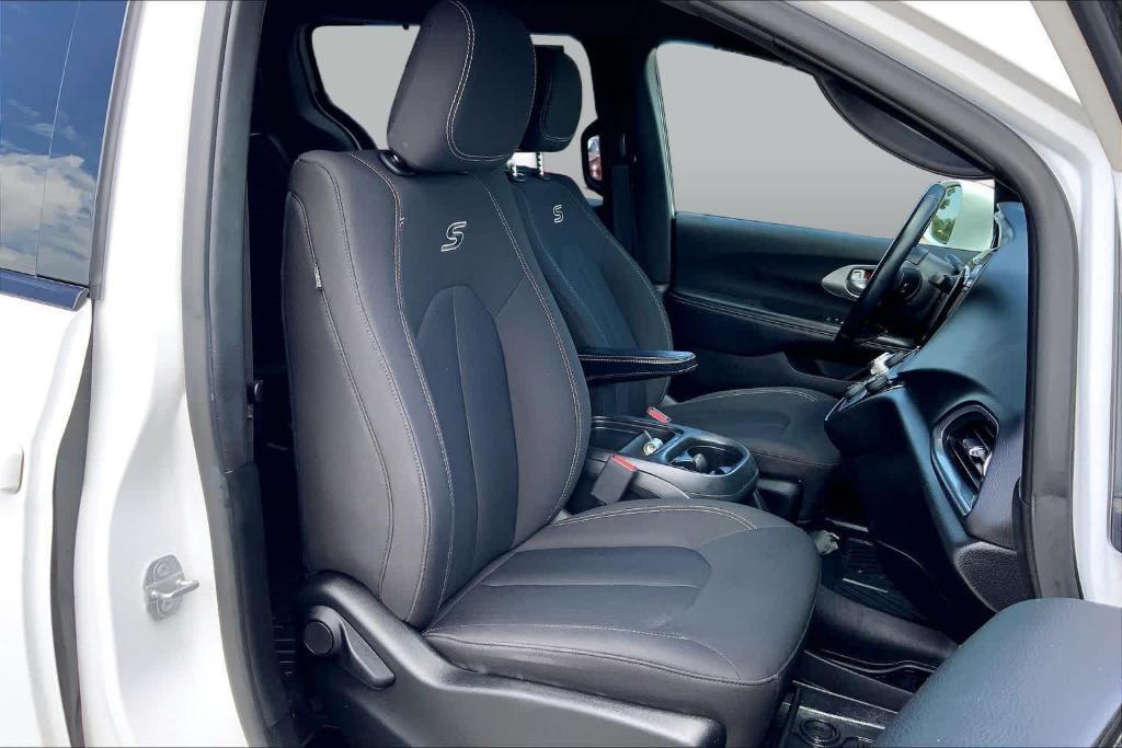 used 2018 Chrysler Pacifica car, priced at $12,224