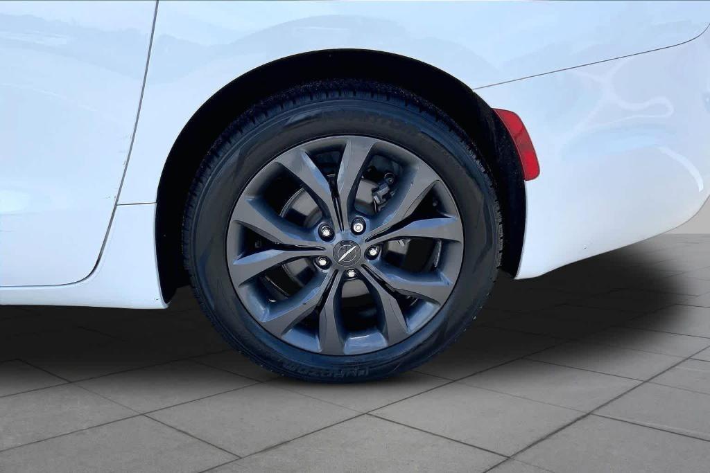 used 2018 Chrysler Pacifica car, priced at $12,224
