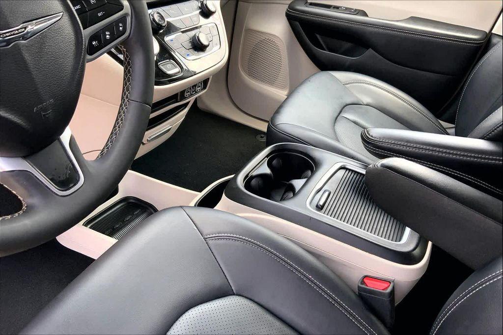 used 2024 Chrysler Pacifica car, priced at $23,224