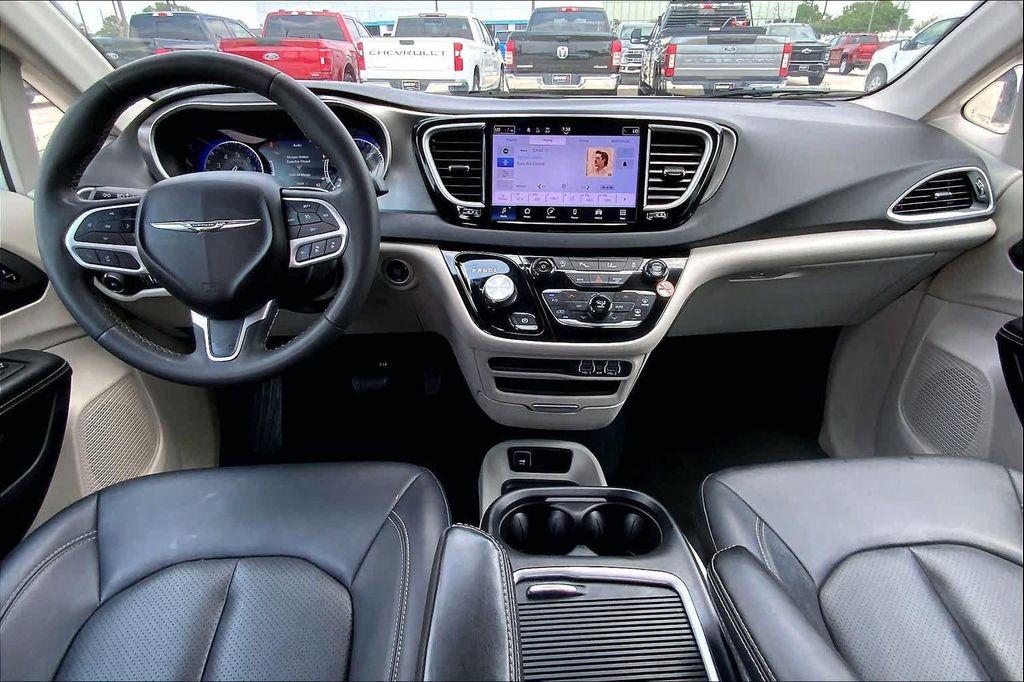 used 2024 Chrysler Pacifica car, priced at $23,224