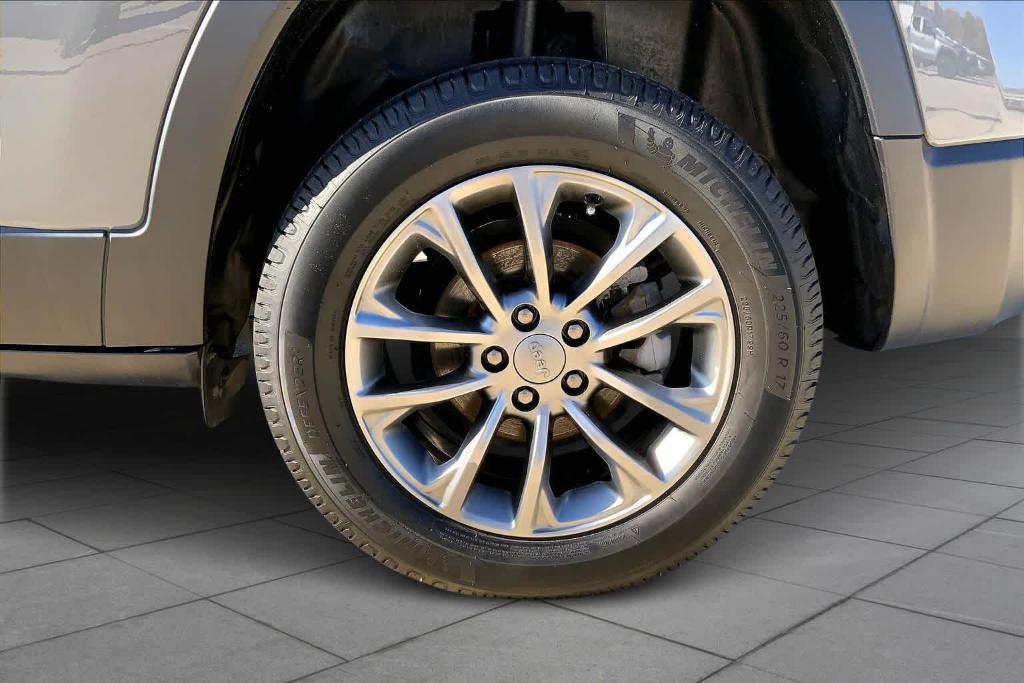 used 2021 Jeep Cherokee car, priced at $14,199