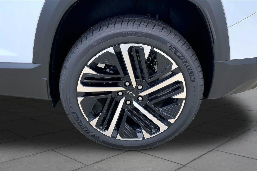 new 2026 Chevrolet Equinox car, priced at $37,104