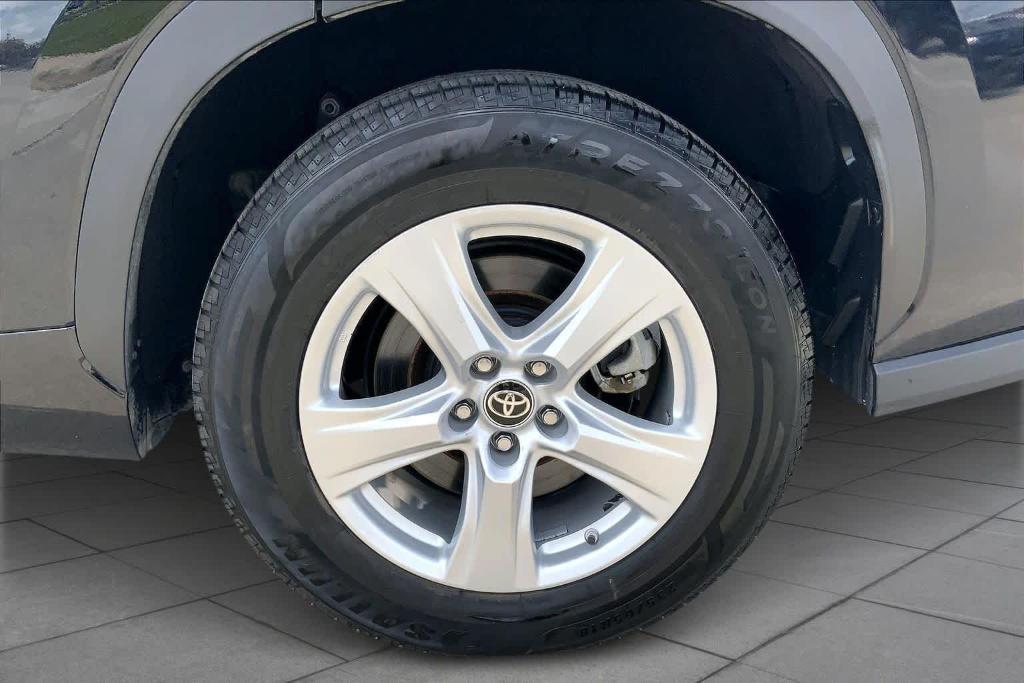 used 2024 Toyota Highlander car, priced at $30,420