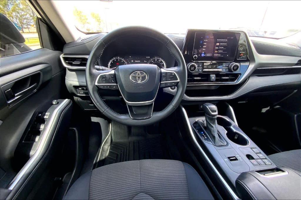 used 2024 Toyota Highlander car, priced at $30,420