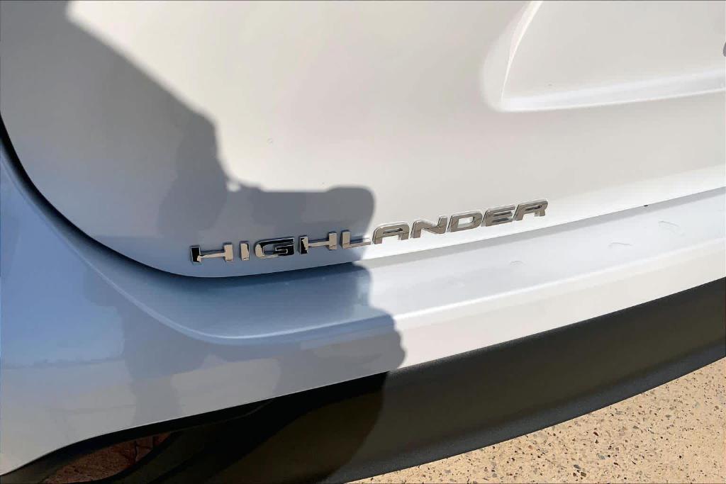 used 2023 Toyota Highlander car, priced at $27,795