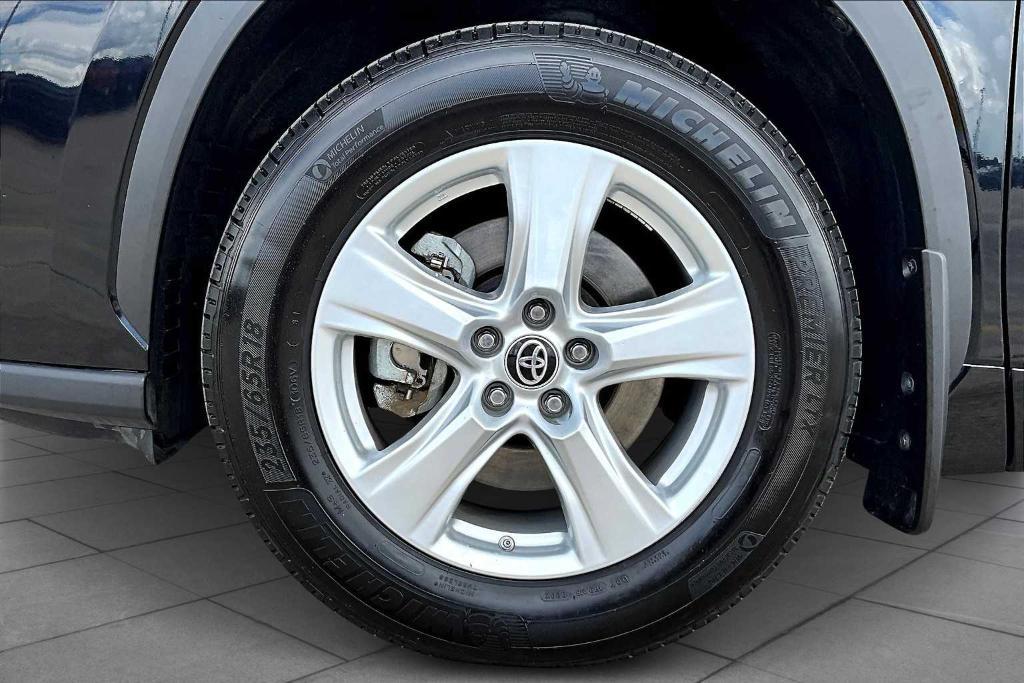 used 2024 Toyota Highlander car, priced at $32,333