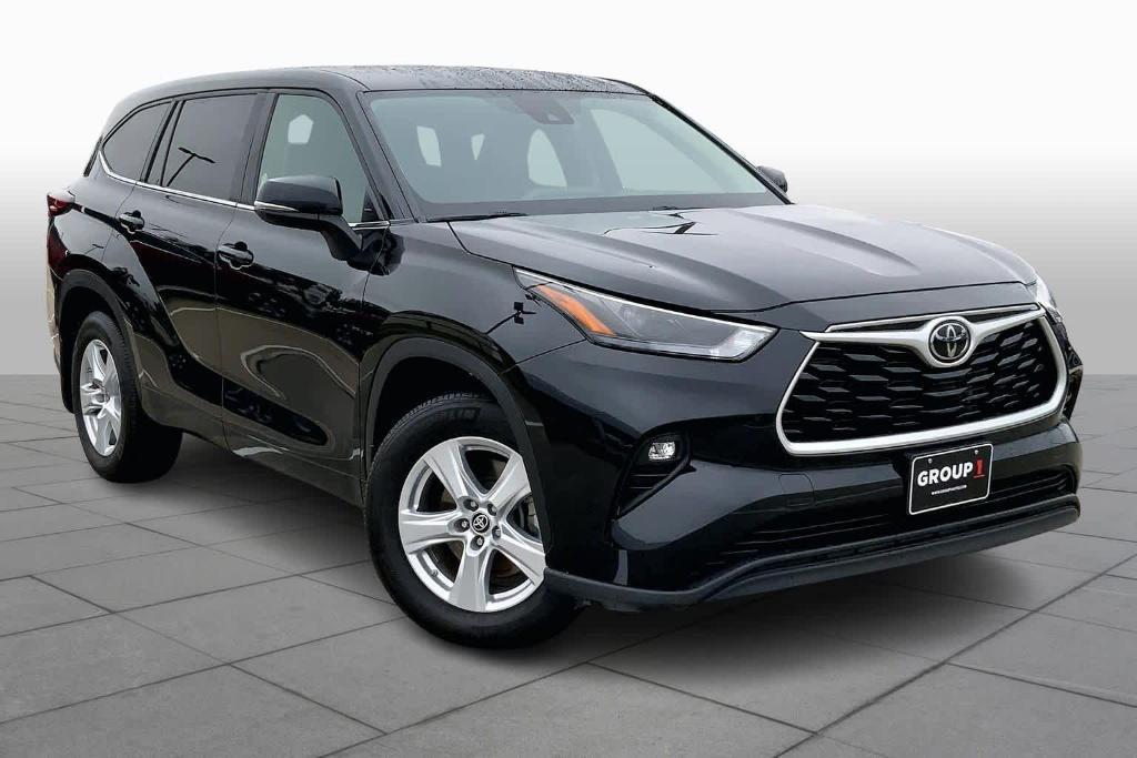 used 2024 Toyota Highlander car, priced at $32,333