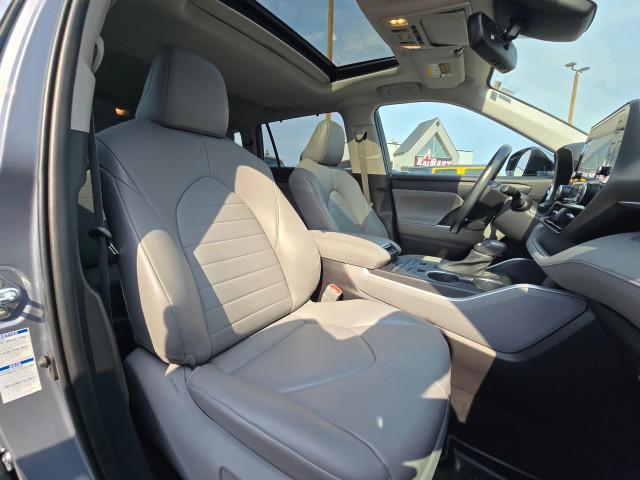 used 2021 Toyota Highlander car, priced at $36,800