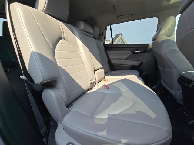 used 2021 Toyota Highlander car, priced at $36,800