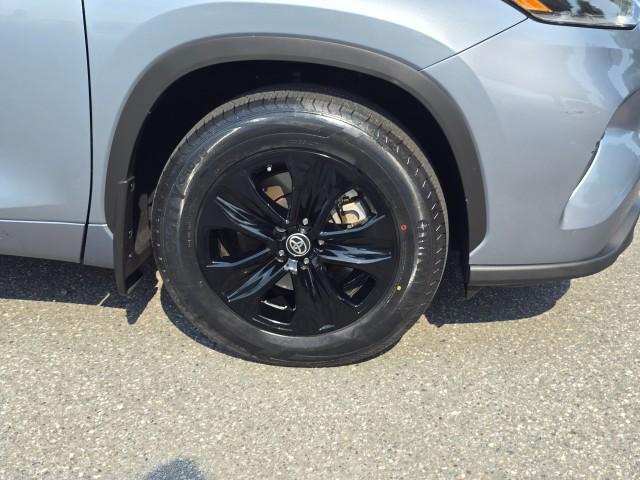 used 2021 Toyota Highlander car, priced at $36,800