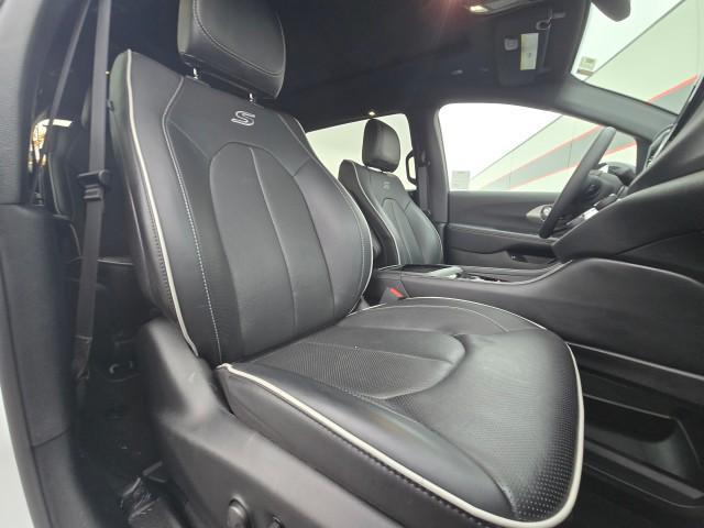 used 2024 Chrysler Pacifica Hybrid car, priced at $39,988