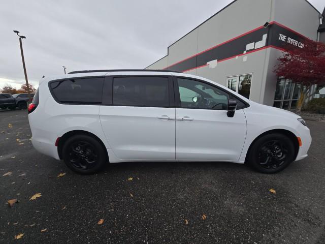 used 2024 Chrysler Pacifica Hybrid car, priced at $39,988