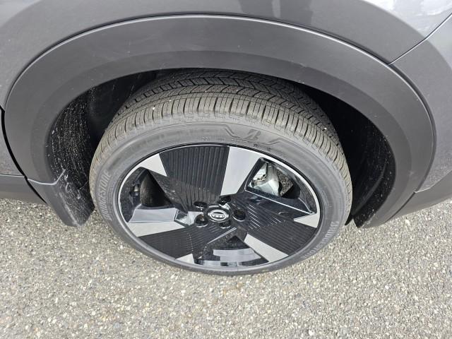 new 2025 Nissan Kicks car, priced at $27,999