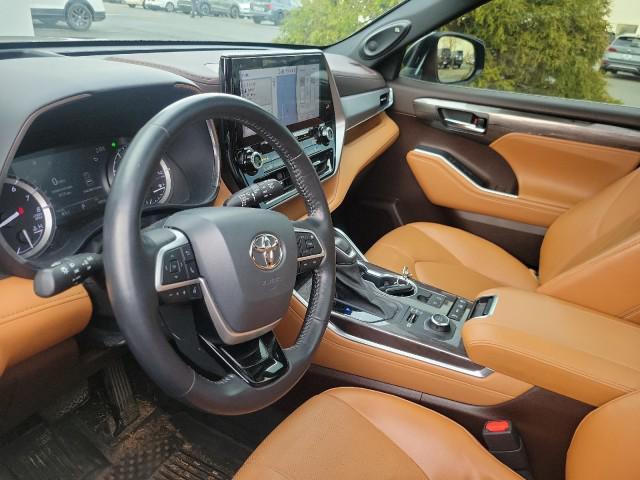 used 2022 Toyota Highlander car, priced at $39,880