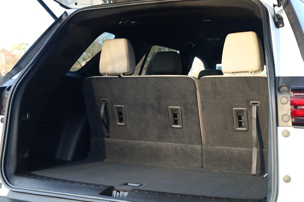 used 2023 Chevrolet Traverse car, priced at $27,316