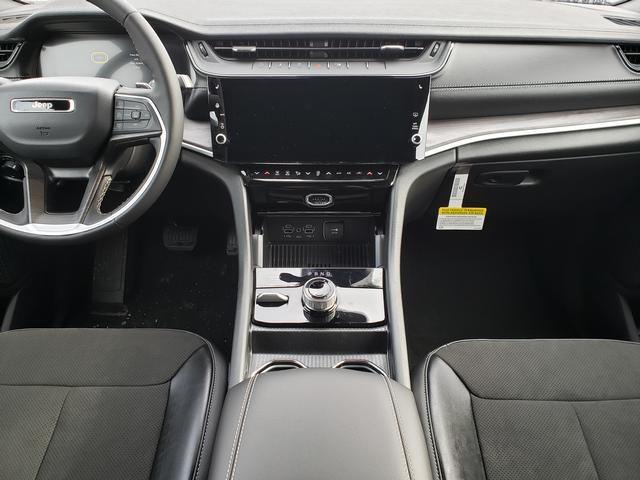 new 2026 Jeep Grand Cherokee car, priced at $47,930