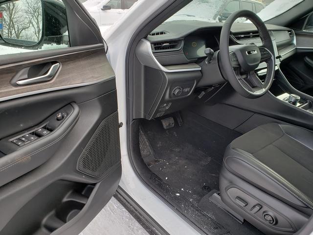 new 2026 Jeep Grand Cherokee car, priced at $47,930