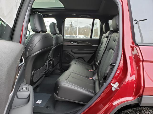 new 2025 Jeep Grand Cherokee car, priced at $40,120