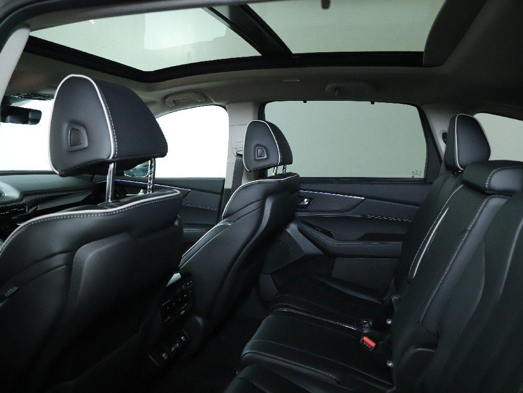 used 2023 Acura MDX car, priced at $42,993