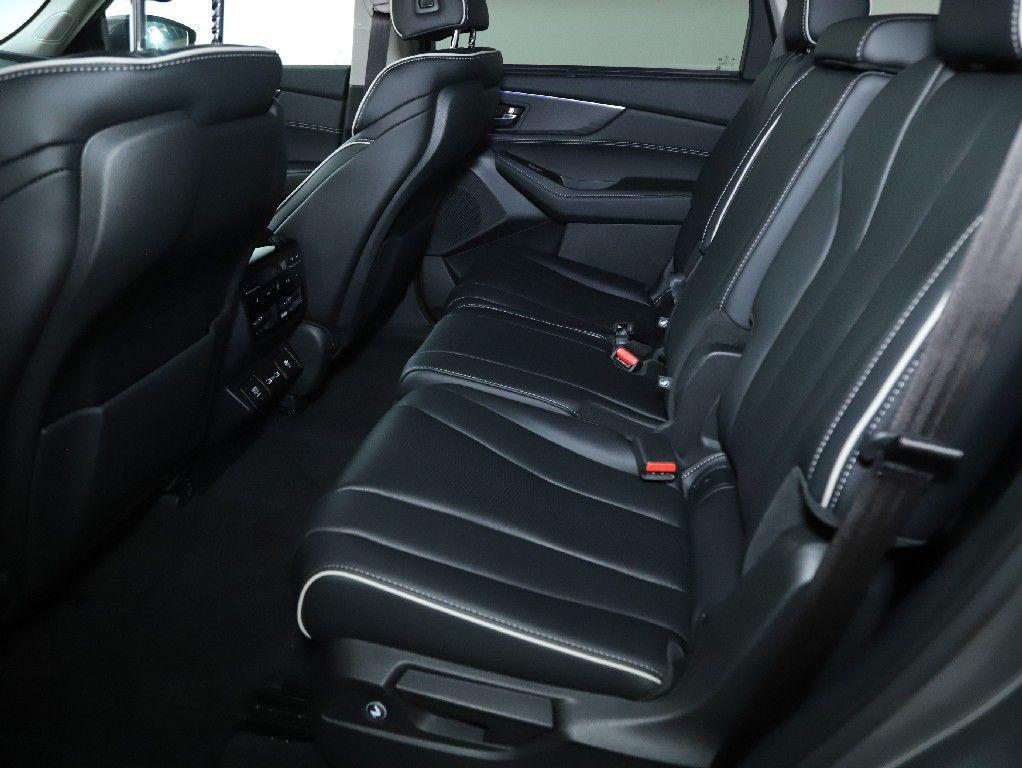 used 2023 Acura MDX car, priced at $42,993