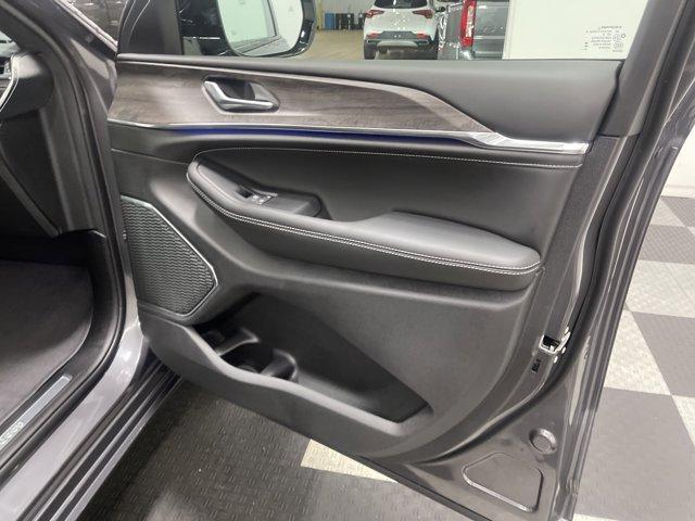 new 2025 Jeep Grand Cherokee car, priced at $53,713