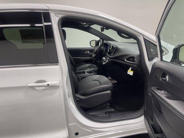new 2026 Chrysler Pacifica car, priced at $40,061