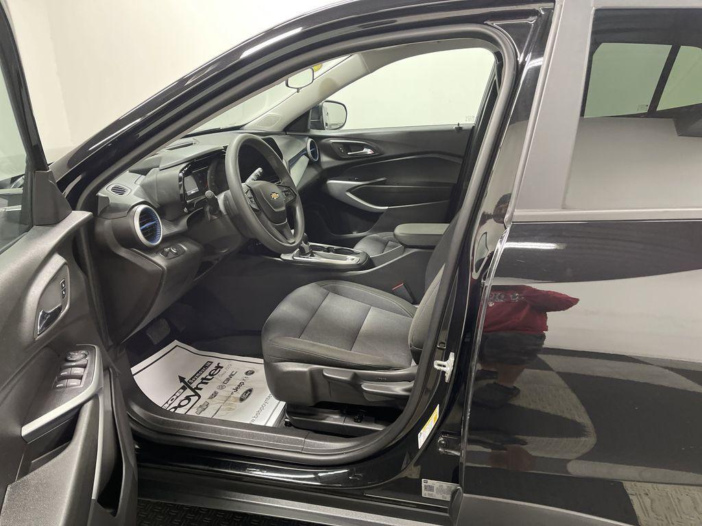 used 2025 Chevrolet Trax car, priced at $21,172