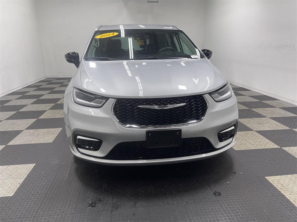 used 2024 Chrysler Pacifica car, priced at $30,278