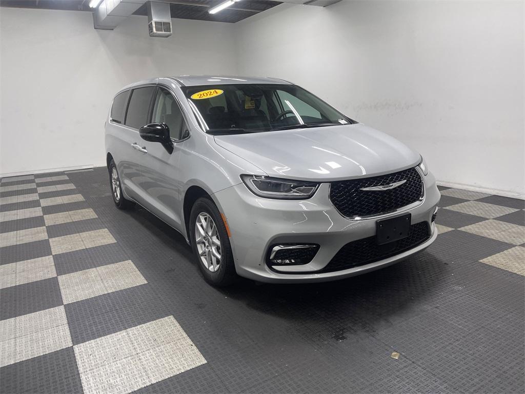 used 2024 Chrysler Pacifica car, priced at $30,278