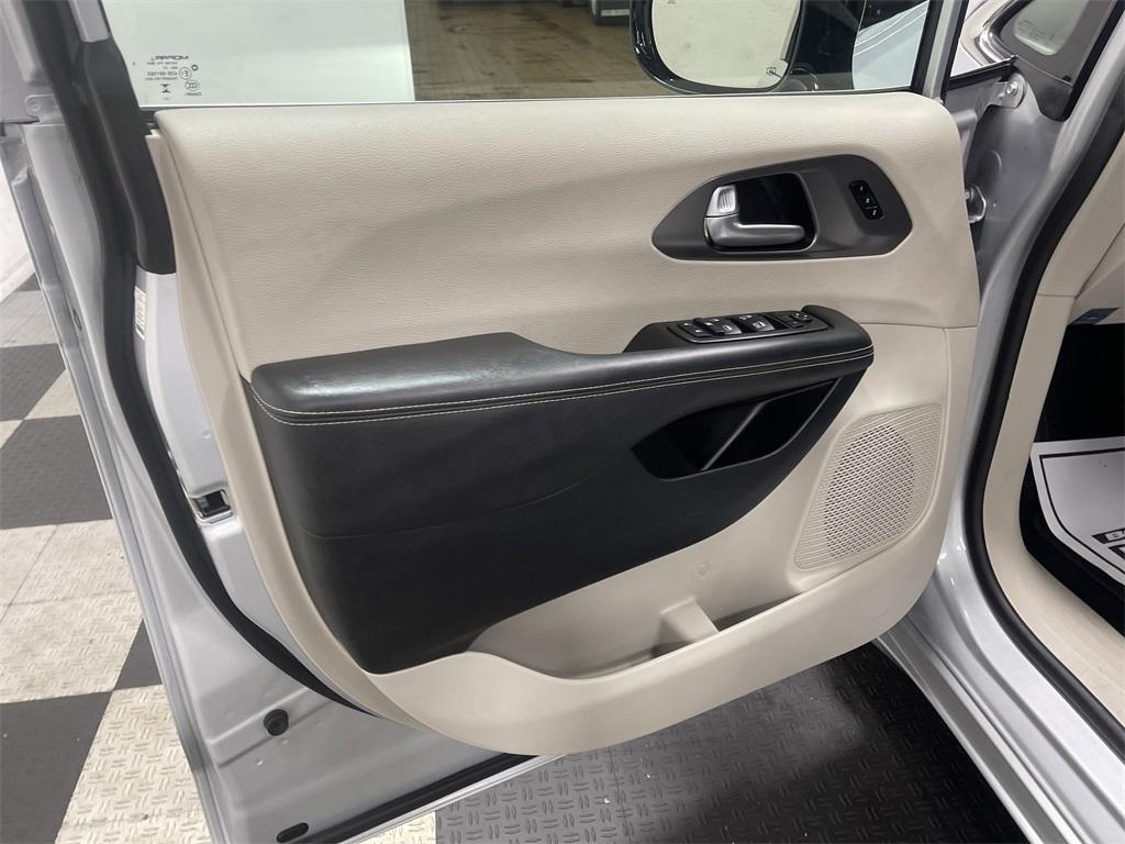 used 2024 Chrysler Pacifica car, priced at $30,278