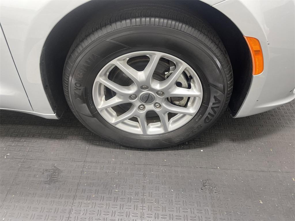 used 2024 Chrysler Pacifica car, priced at $30,278