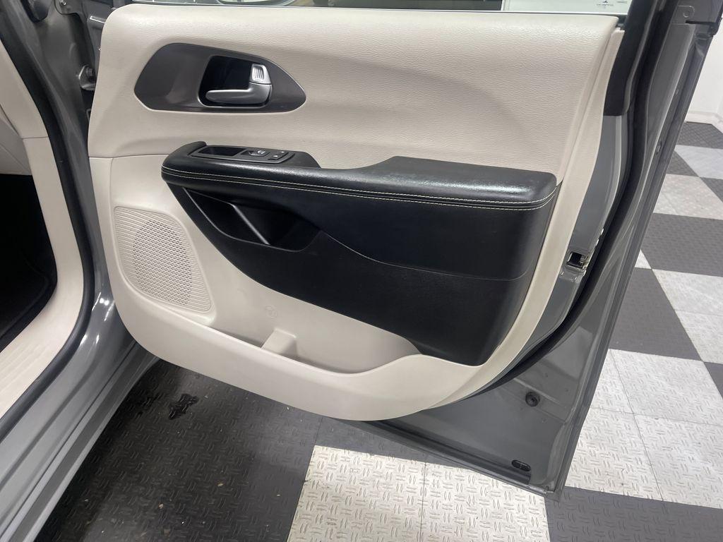 used 2022 Chrysler Pacifica car, priced at $20,019